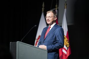 Landeshauptmann Mag. Thomas Stelzer verleiht Auszeichnungen an Musikkapellen im Ursulinensaal des Landes Oberösterreich.